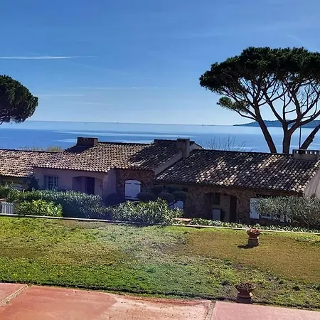 Superbe Vue En Bord De Mer Et Piscine Apartment *