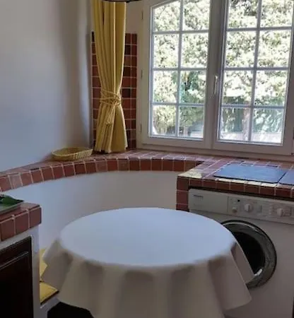 Superbe Vue En Bord De Mer Et Piscine Apartment *