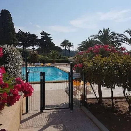Superbe Vue En Bord De Mer Et Piscine Sainte-Maxime