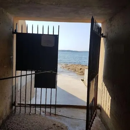 Superbe Vue En Bord De Mer Et Piscine Apartment
